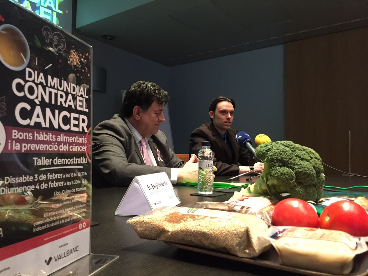 Presentació activitat "Agafa la paella pel mànec", Josep Saravia (President de Assandca) i Marc Gil (nurticionista de Bio Bio Restauració).