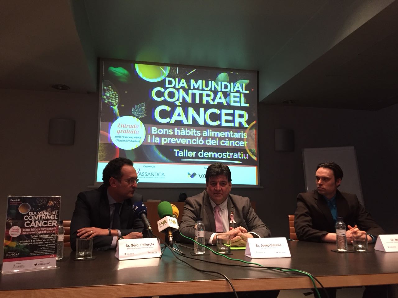 Presentació activitat "Agafa la paella pel mànec", Sergi Pallarola (director de negocis de Vallbanc), Josep Saravia (President de Assandca) i Marc Gil (nurticionista de Bio Bio Restauració).
